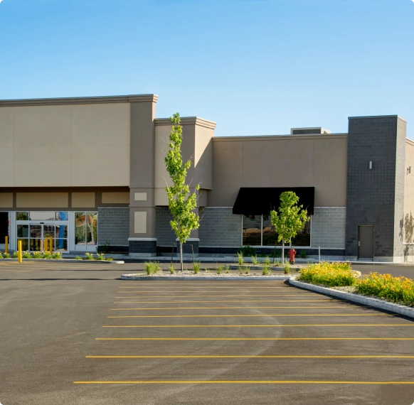 Freshly paved asphalt parking lot at a retail business in Arizona by Valor Paving