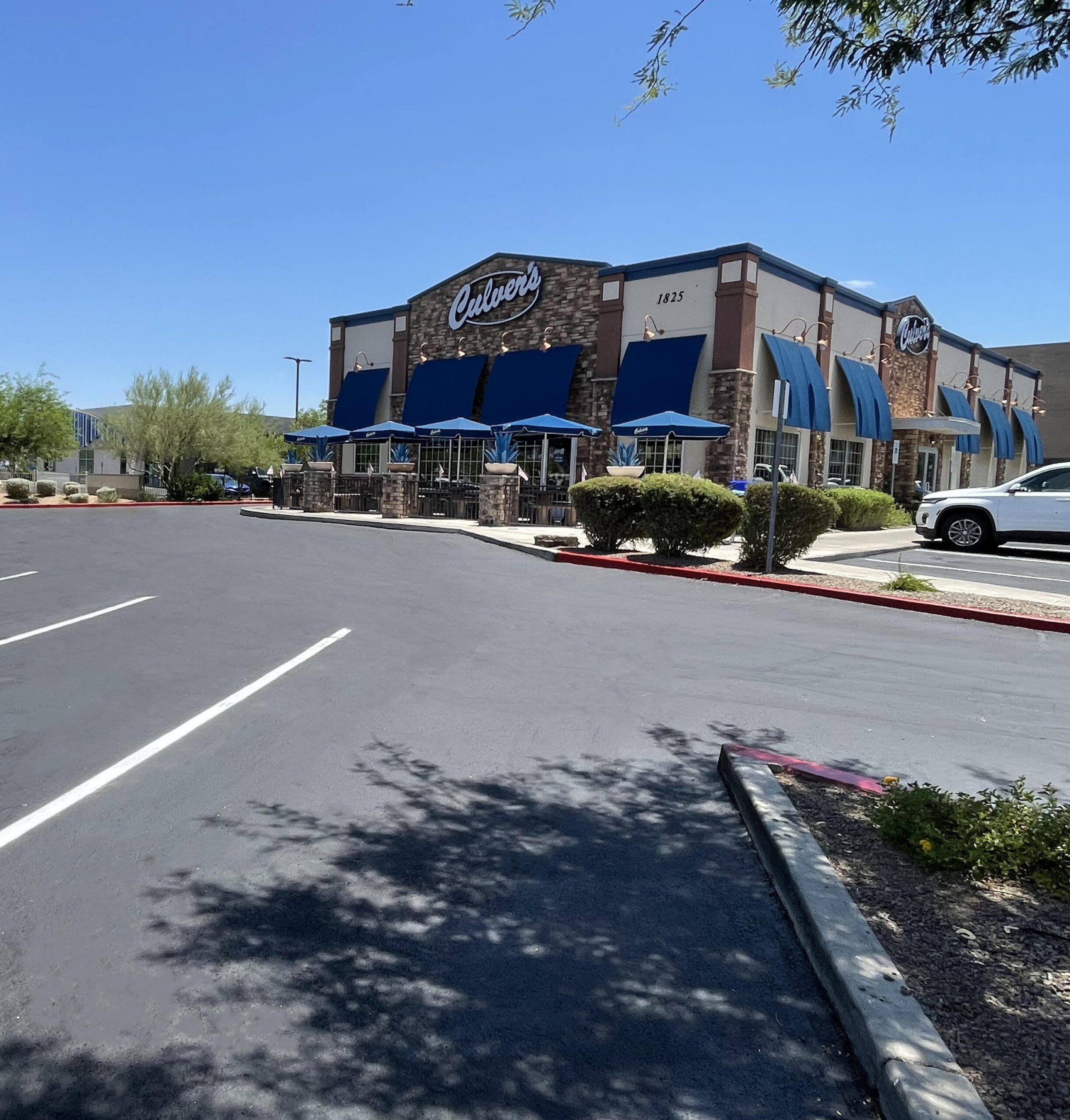 Culver's restaurant storefront and customer parking lot at the Deer Valley pavement maintenance project in Phoenix